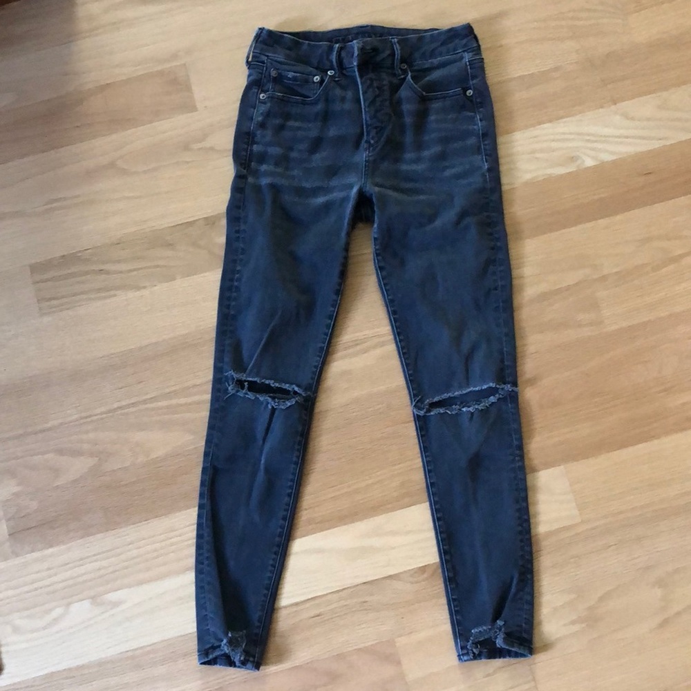 American Eagle High Rise Jegging. Size 6. Black.